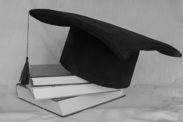 should-you-pursue-a-graduate-certificate-student-tutor-education-blog